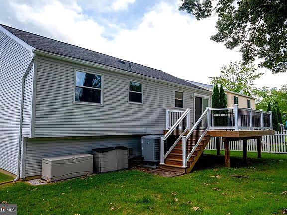 3rd image of 2932 Crystal Palace Ln