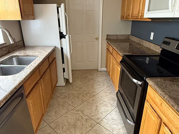 4th image of 6021 Mornay Dr