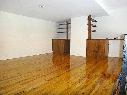 Rented by KVNY Soho | media 15
