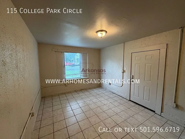115 College Park Cir — Photo 2