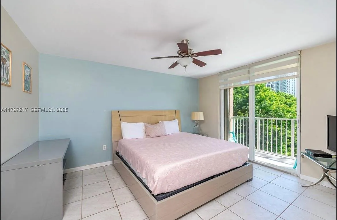 2 bed, 1100 sqft, $4,500 — Photo 4