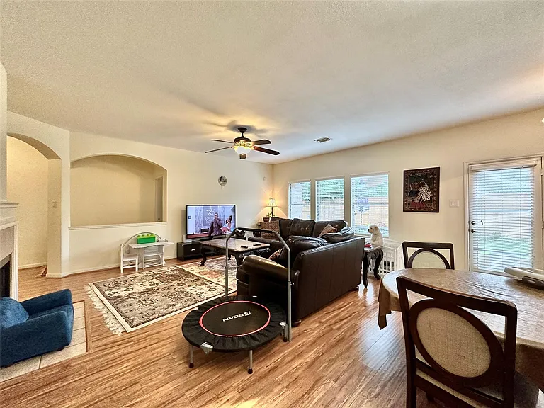 2211 Winding Hollow Dr — Photo 10