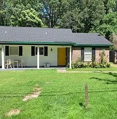 2 bed, 1.5 bath, 1924 sqft, $1,050 — Photo 1