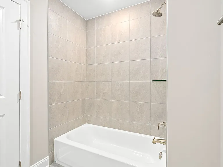910 Winslow Ct — Photo 10