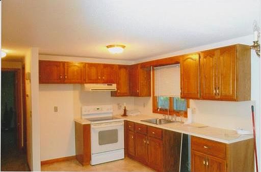 2nd image of 15 Pinehurst St