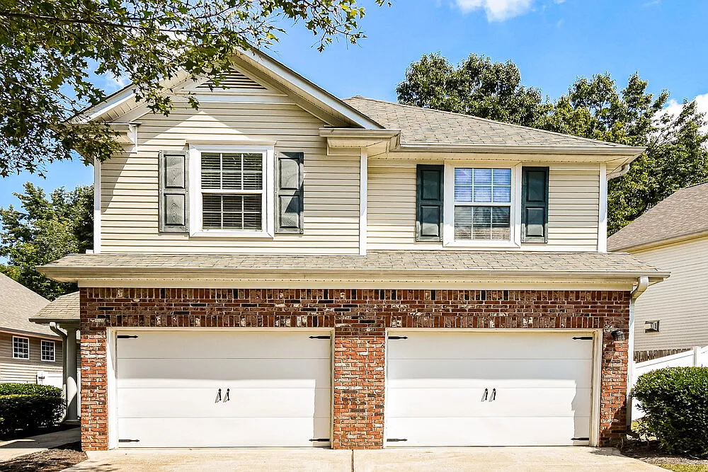 3 bed, 2.5 bath, 1665 sqft, $2,325 — Photo 1