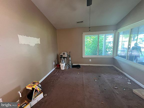 3rd image of 15901 Perkins Ln