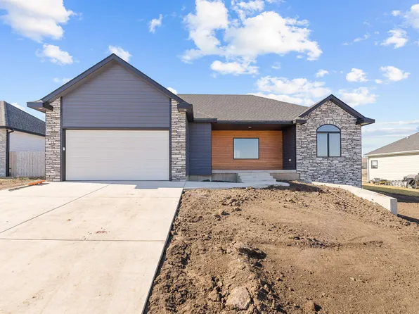 2230 Huntwood Dr, Salina, KS 67401