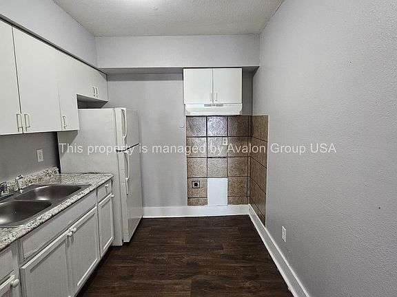 4th image of 2562 Lewis St