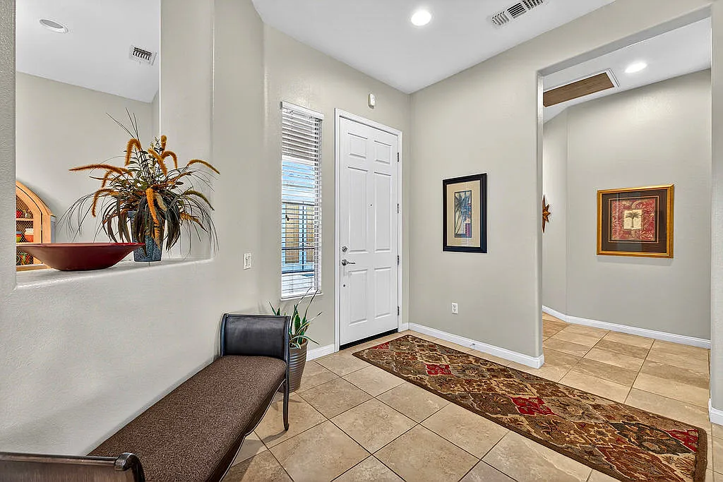 3 bed, 2112 sqft, $2,500 — Photo 4
