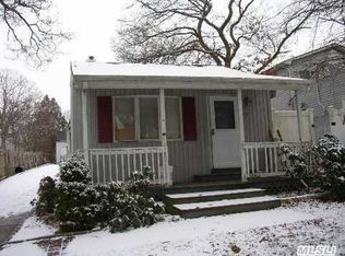 11 Cedar Oaks Ave, Farmingville, NY 11738