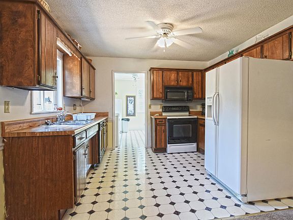 5th image of 183 McNiel Dr