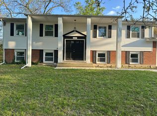 523 Circle Dr, University Park, IL