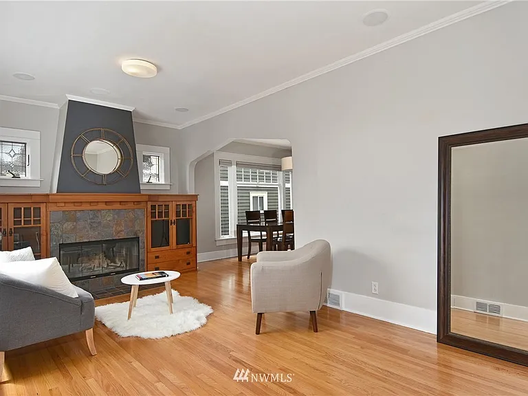 122 NE 56th St — Photo 3