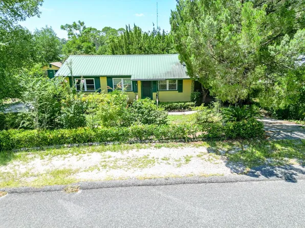 303 E Meridian Ave, Carrabelle, FL 32322