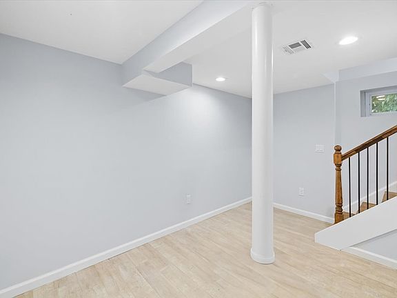5th image of 36 Livingston Ave #1