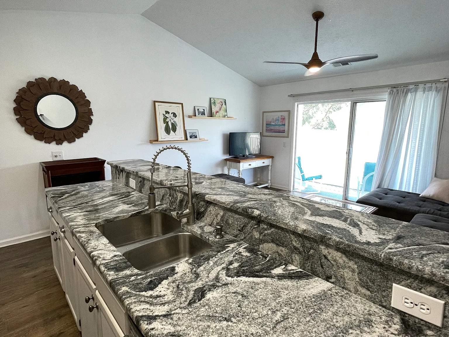 593 Blue River Ct — Photo 3