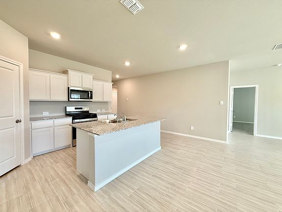5th image of 8449 Hollymead Ln