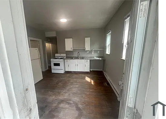 50 E Regent St #E — Photo 2