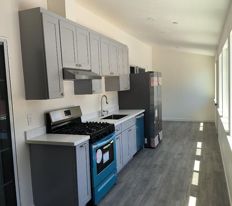 1st image of 2470 Woodland Ave