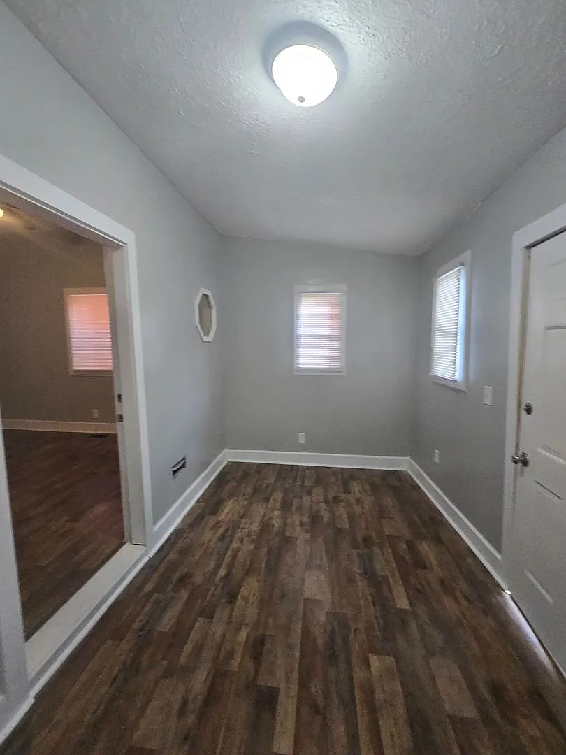 Newly Remodeled Westside Two Bedroom Riverside and and 30th Street — Photo 2