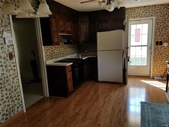 1689  Falke Drive Dayton OH 45432