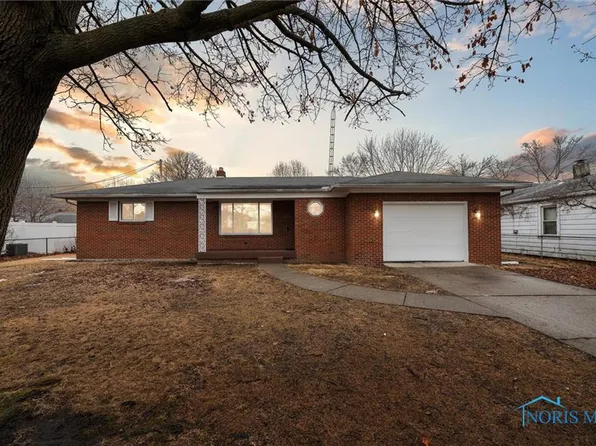 1132 Lewis St, Rossford, OH 43460