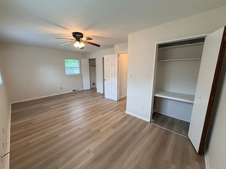 845 Middle Dr — Photo 8