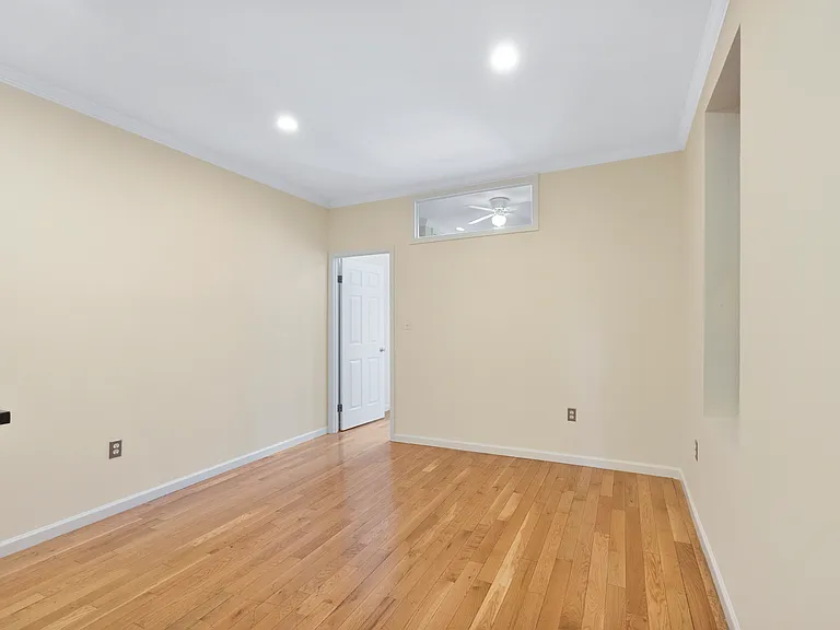 370 Columbus Ave #4L — Photo 2