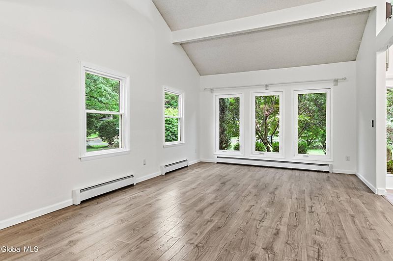 5th image of 44 Westphal Drive