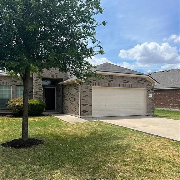 107 Aguilar Dr — Photo 1