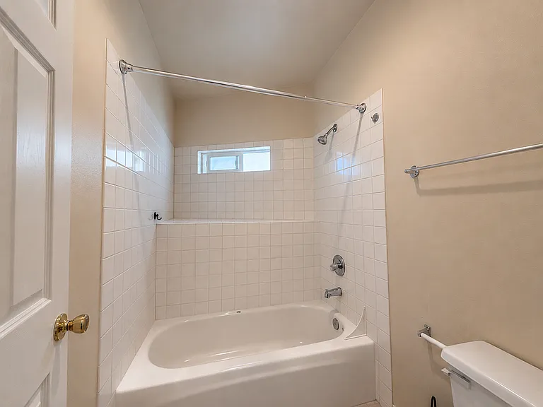 Davis Place Apartments — Photo 17