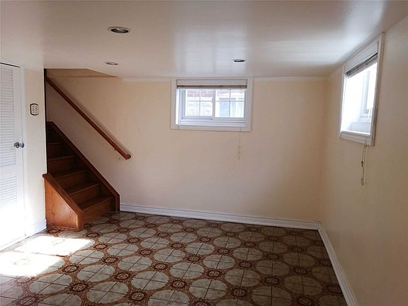 4th image of 149 Lambton Ave