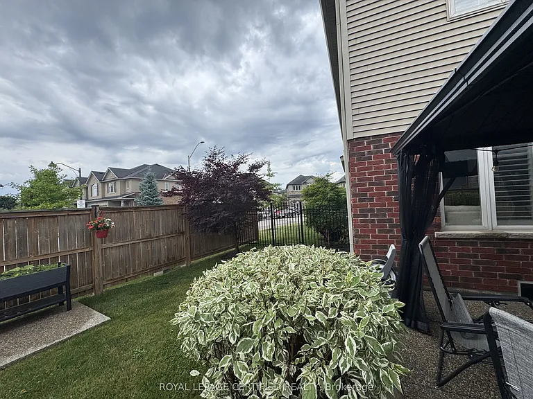 252 Westbank Trl — Photo 43