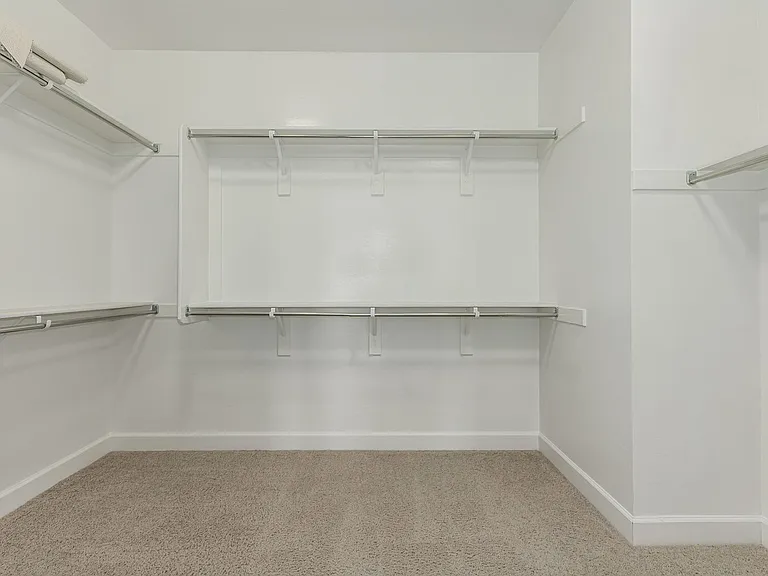 2026 W Desert Hollow Dr — Photo 3
