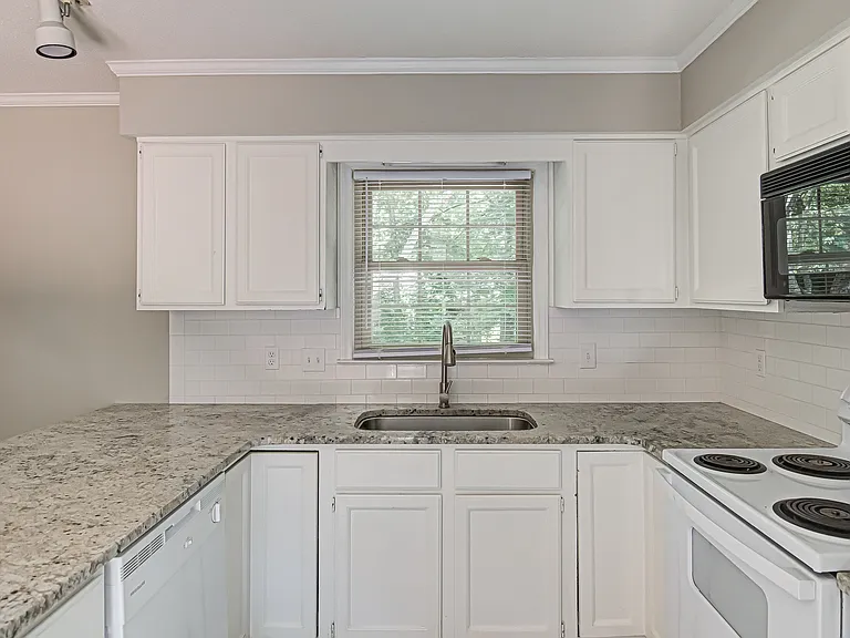 4639 Lawndale Dr — Photo 18
