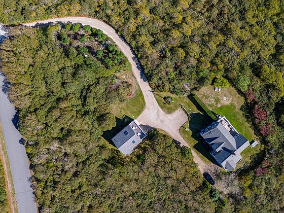 4th image of 27 Longwood Dr