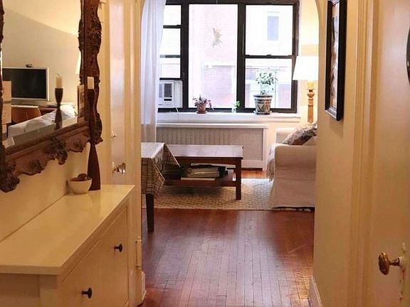 5th image of 117 E 77th St APT 8A