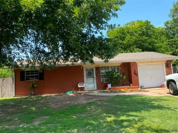 2013 Astoria Dr, Moore, OK 73160