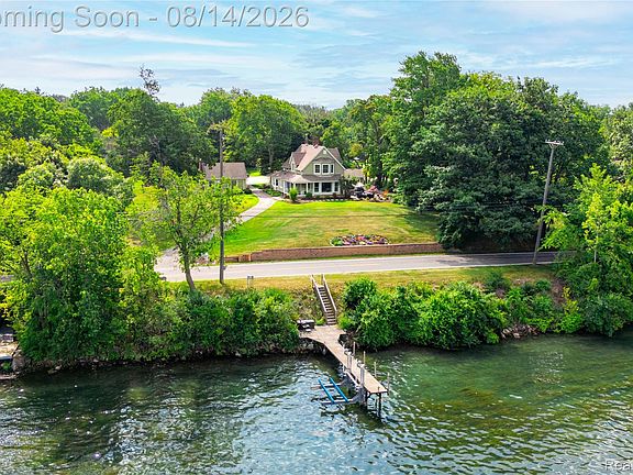 3rd image of 21843 W River Rd