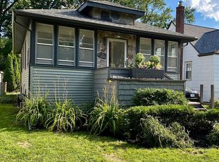 32 Kensington Blvd, Pleasant Ridge, MI 48069