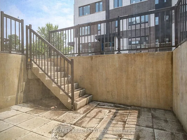 30 Ed Clark Gdns #Townhouse 4 — Photo 24