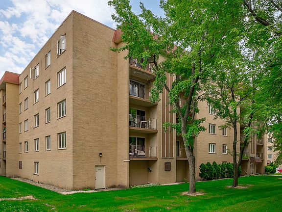 5th image of 6400 W Belle Plaine Ave APT 309