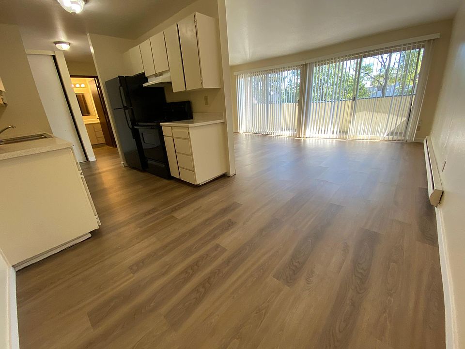 1st image of 13218 Ambaum Blvd SW Unit 305