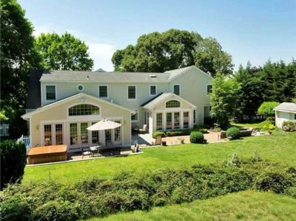 22 High Farms Rd, Glen Head, NY 11545
