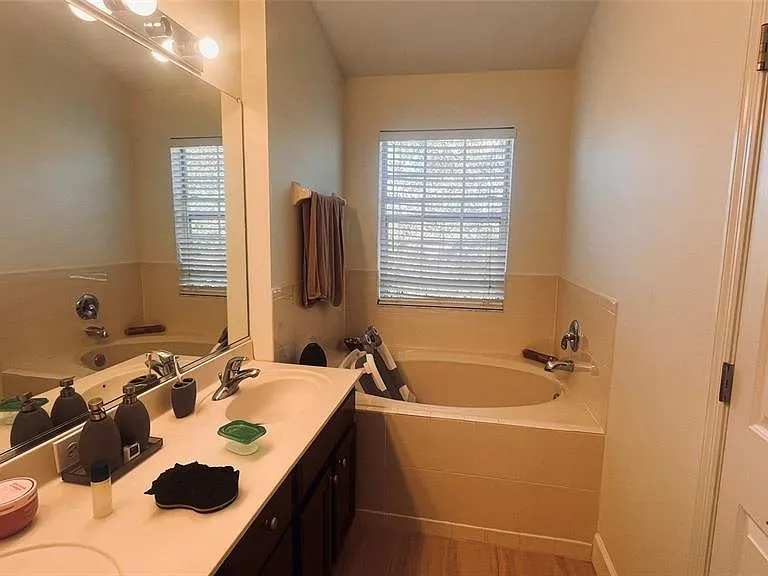 2915 Pointeview Dr — Photo 15