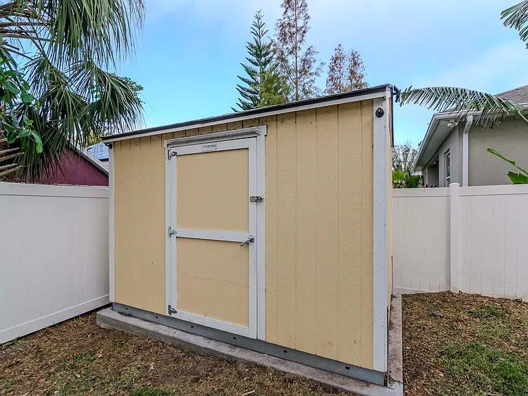 6235 S Adelia Ave — Photo 27