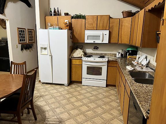 5th image of 197 Cedar Creek Ln
