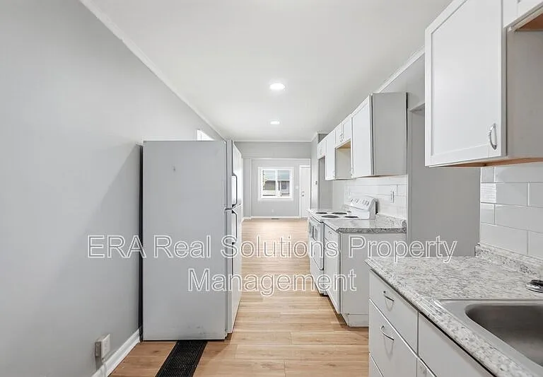 361 S Harris Ave #A — Photo 8