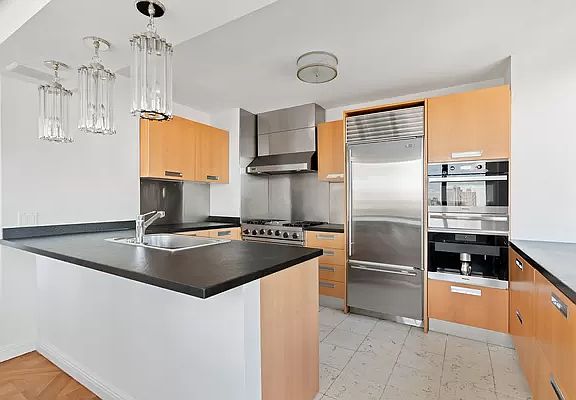 3rd image of 422 E 72nd St APT 22A